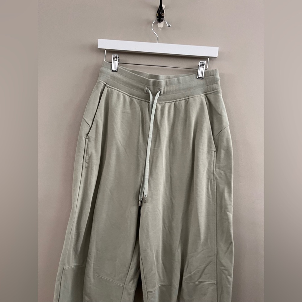 Lululemon Relaxed Fit French Terry Jogger Green Fern Size 8 - Picture 5 of 8